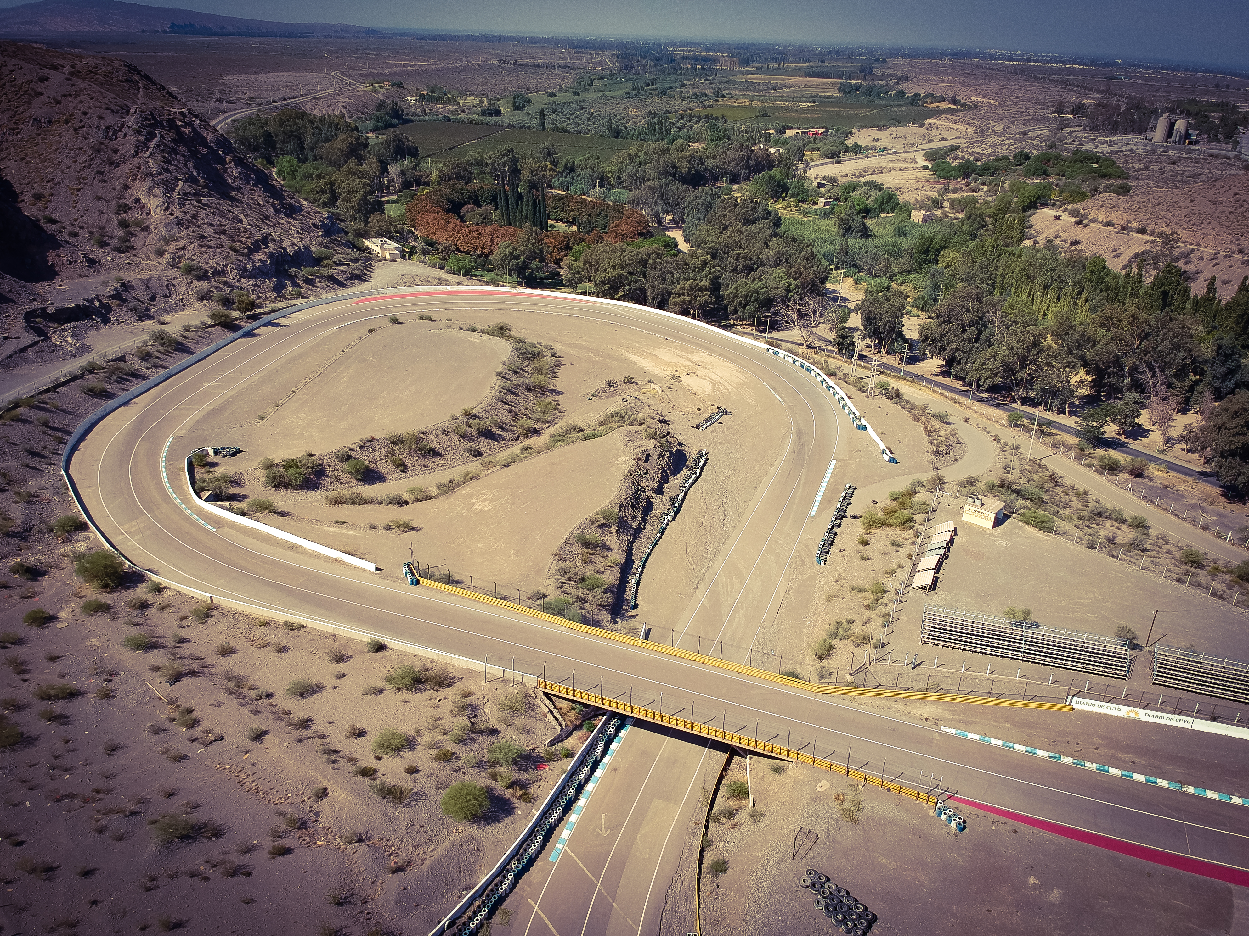 Box de equipos en el Autódromo El Zonda